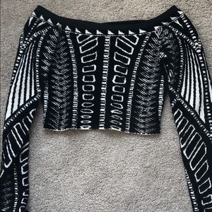 Black and white long sleeve crop size S